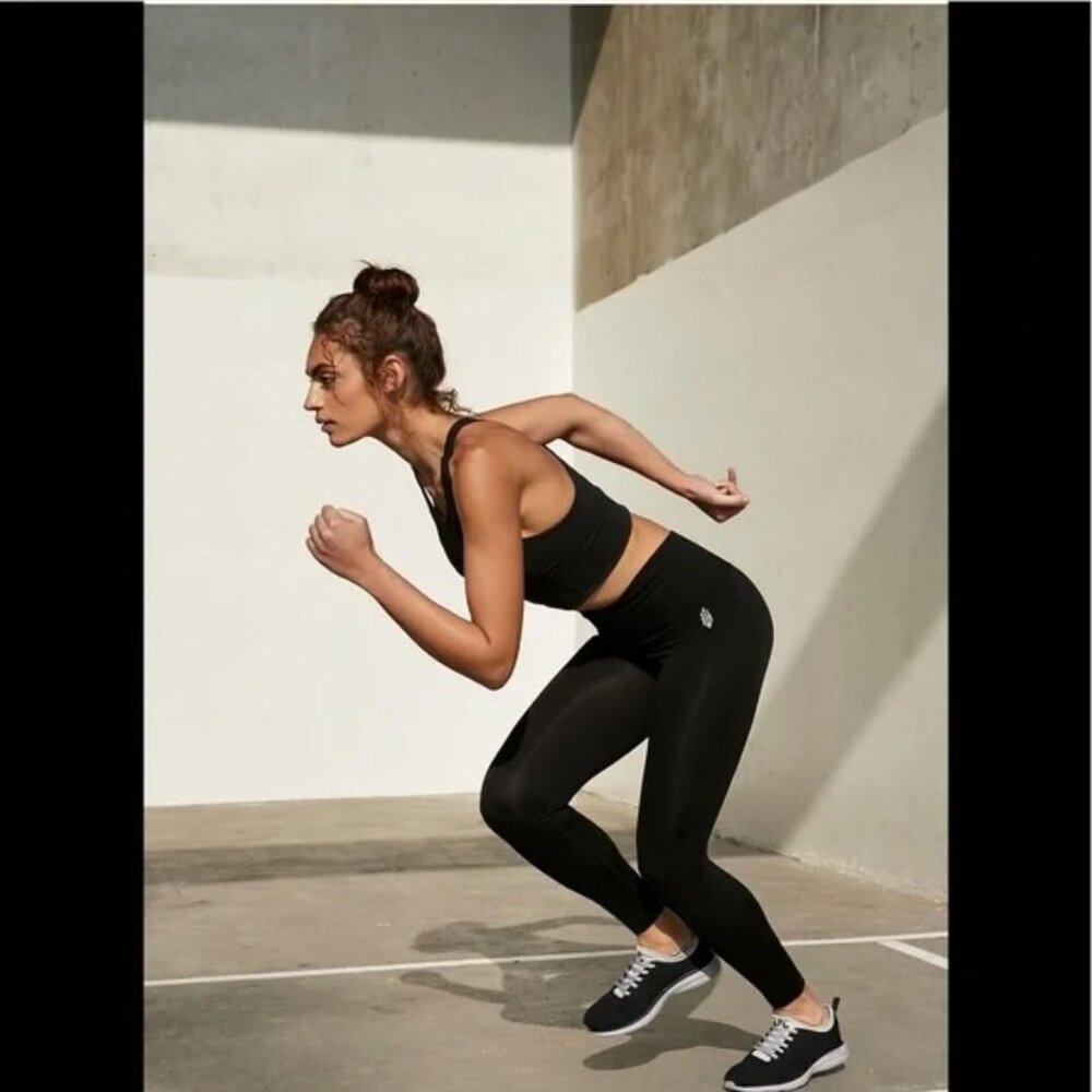 NWOT BLACK GOOD KARMA LEGGINGS
